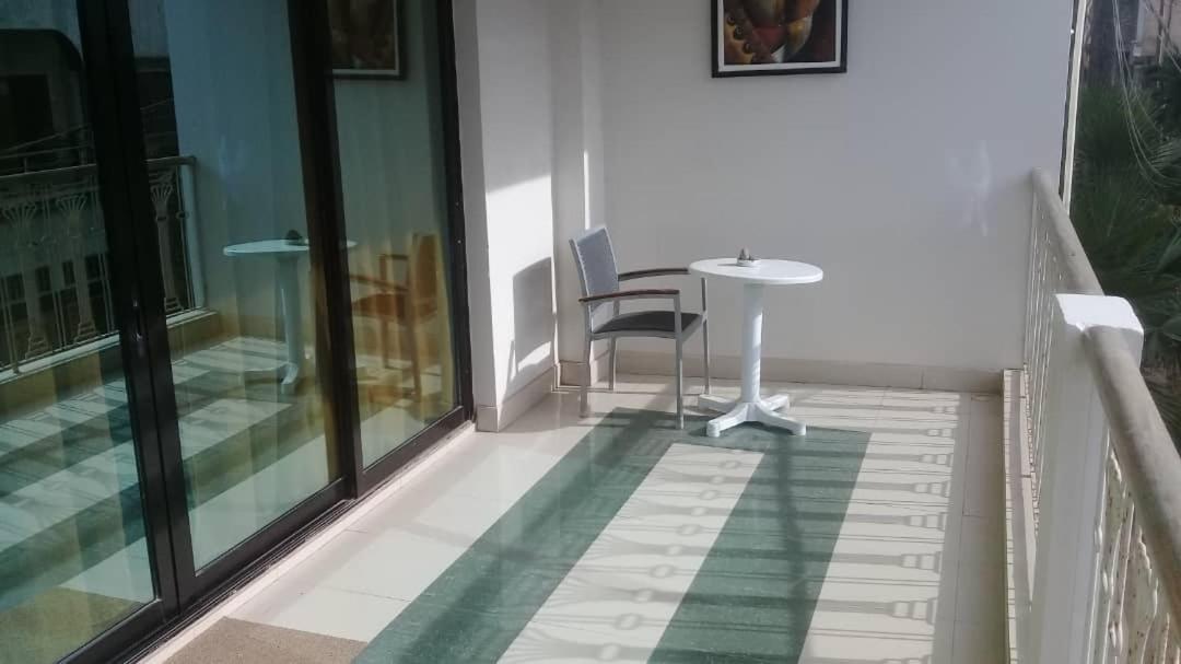 Residence Les Calanques Dakar Bagian luar foto